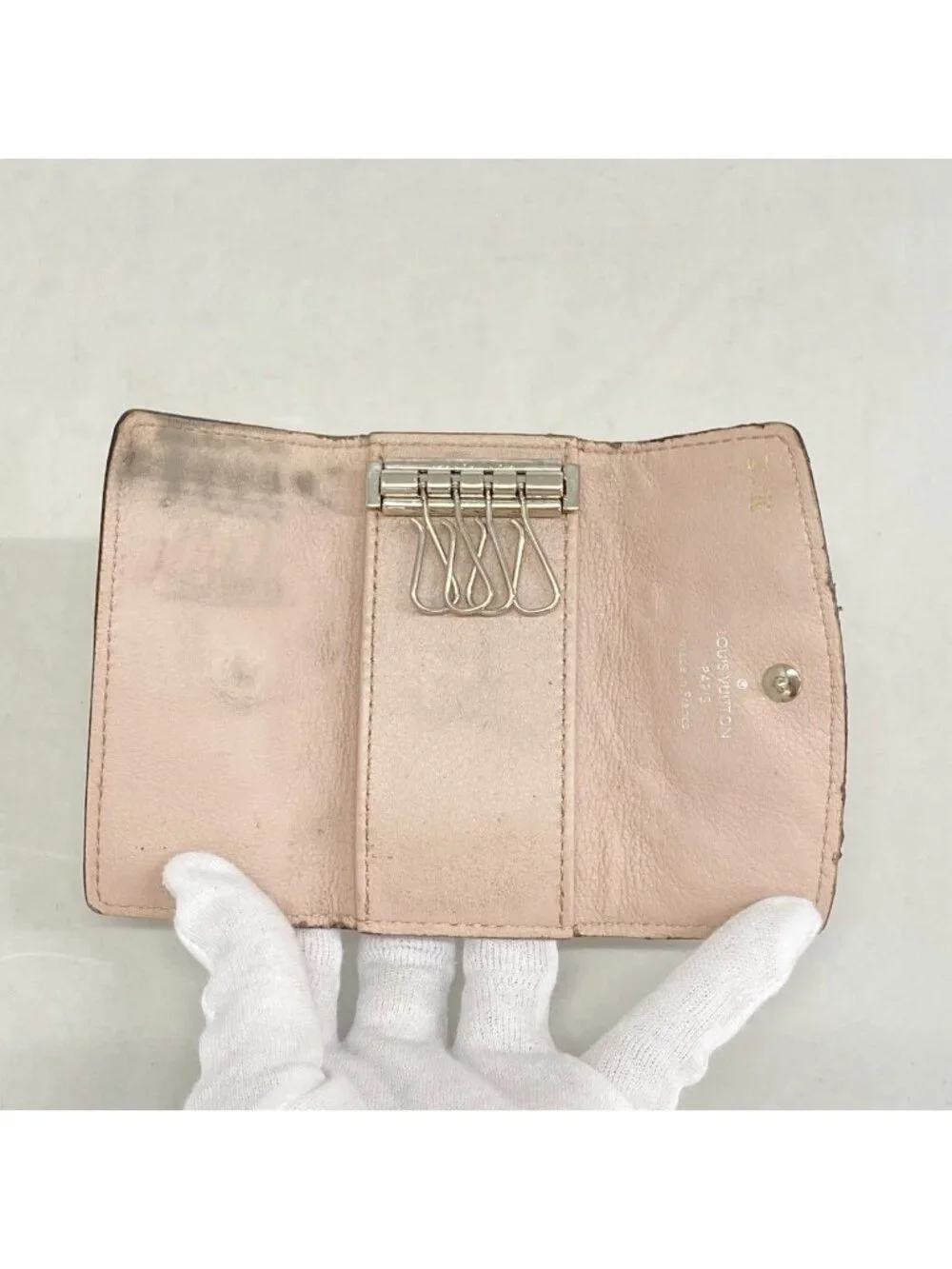 Louis Vuitton Key Case Mahina Multicles 4 Magnolia Key Holder